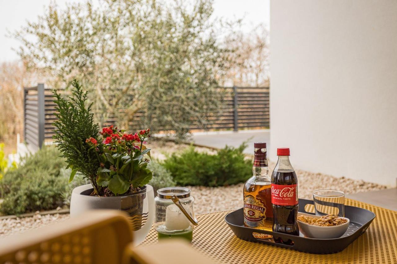 Apartments Bijou With Big Private Garden Near Umag Vilanija Εξωτερικό φωτογραφία